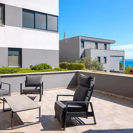 Lux On Kasuni In 아파트