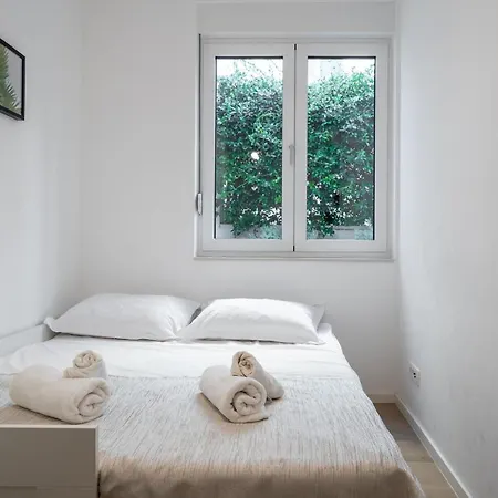 Lux On Kasuni In Спліт