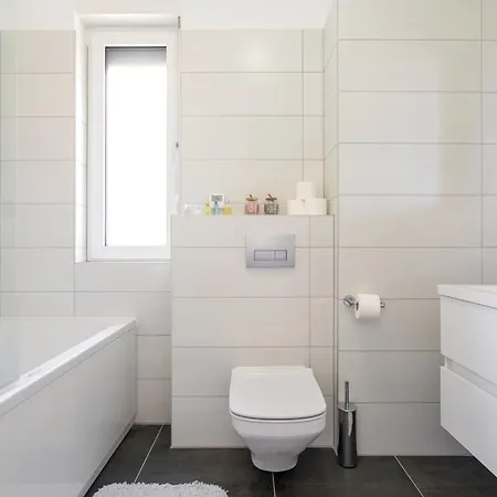 Lux On Kasuni In Спліт