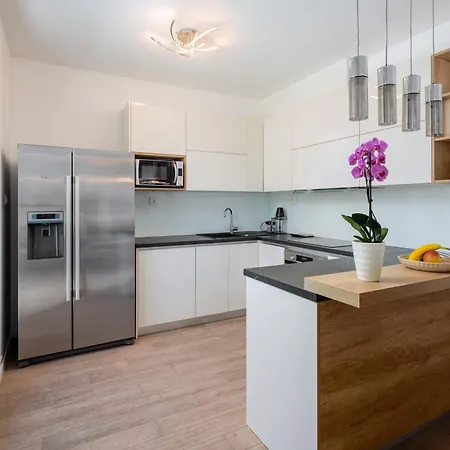 Lux On Kasuni In Спліт