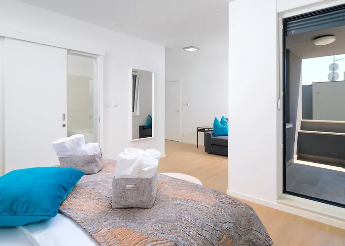 Lux On Kasuni In * Split