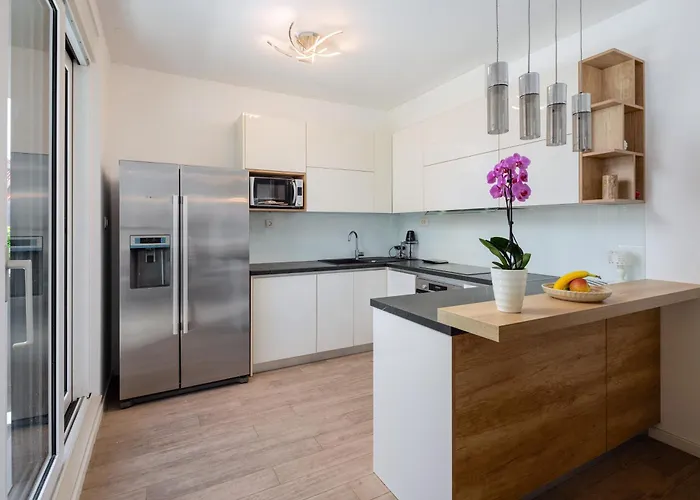 Lux On Kasuni In Split